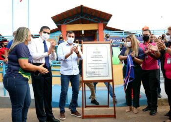 Após seis anos de obras abandonadas, Wilson Lima inaugura escola no bairro Alvorada