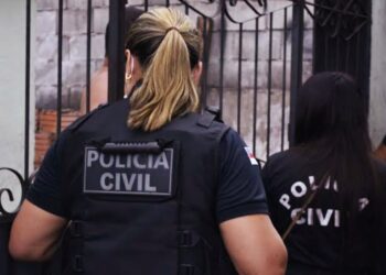 Mulher mantida em cárcere privado é resgatada em condomínio na Ponta Negra, em Manaus