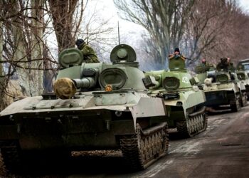 Mais um ataque russo a prédio residencial de Kiev deixa dois mortos