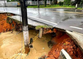 Avenida Senador Raimundo Parente é interditada para obras de emergência após parte da pista ceder