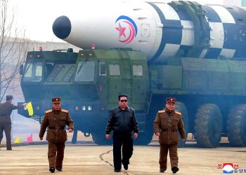 TV norte-coreana dá tratamento cinematográfico para lançamento de míssil