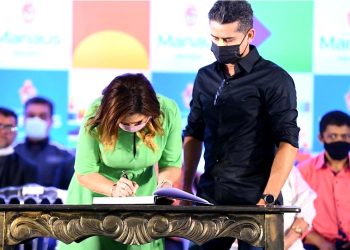 secretária de Educação de Manaus Dulce Almeida toma posse