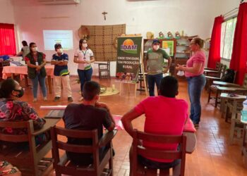 Em Tefé, Idam realiza palestras sobre cooperativismo e associativismo