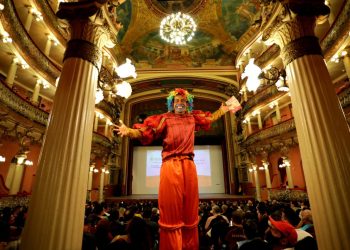 Show abre 2º Festival de Circo do Amazonas e artistas fazem pit-stop de alegria