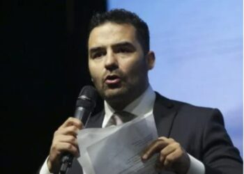 Da esquerda à direita, deputados pedem cassação de Mamãe Falei