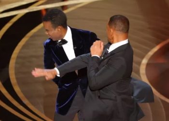 Will Smith dá tapa na cara de Chris Rock durante o Oscar 2022