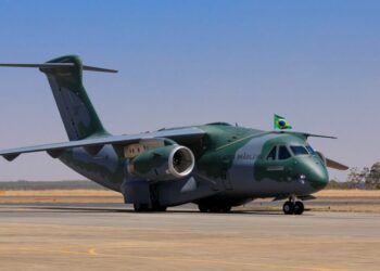 FAB manda superavião com água, comida e remédios à Ucrânia 