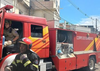 Bombeiros evitam propagação de incêndios em residências nos bairros Raiz e Tancredo Neves