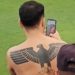 Torcedor é flagrado com tatuagem nazista em jogo da Série D; clube repudia