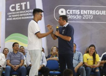 É isso que me motiva’, diz governador sobre aluno da rede estadual selecionado para intercâmbio nos EUA