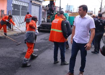 David Almeida e wilson lima vistoriam obras da parceria entre Estado e Município para asfaltar 10 mil ruas