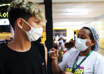 Amazonas inicia aplicação de dose de reforço contra a Covid-19 para adolescentes, a partir desta terça-feira (31/05