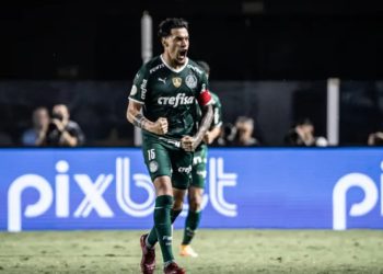 Palmeiras vence Santos e assume liderança do Brasileirão