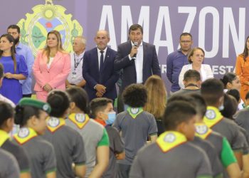 Governador Wilson Lima entrega patentes para 440 alunos do projeto ‘Escola Segura, Aluno Cidadão