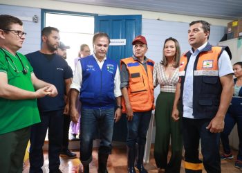 Hospital flutuante garante atendimentos mesmo com a cheia em Anamã