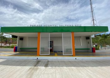 Nova parada de ônibus moderna e segura é instalada em frente ao Hospital Delphina Alziz