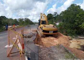 Seinfra atua de imediato no rompimento de um bueiro na Rodovia AM-352