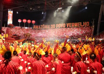 Garantido abre o 55° Festival Folclórico de Parintins celebrando a diversidade dos povos indígenas