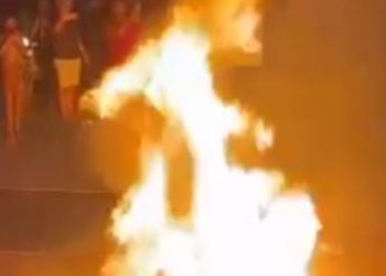 População revoltada mata ‘pirata do rio’ queimado no Amazonas