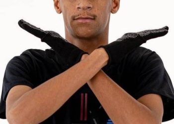 Luva de Pedreiro comemora maior contrato da carreira em story no Instagram