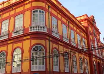 Biblioteca Pública do Amazonas é batizada com nome do poeta Thiago de Mello