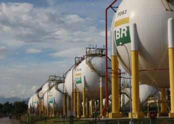Petrobras anuncia nova redução no preço da gasolina