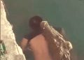 VÍDEO: Crocodilo é filmado levando corpo na boca em lago