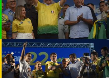 Bolsonaro declara apoio à reeleição de Wilson Lima a governador, durante comício em Manaus