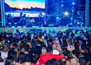 Samba de Diogo Nogueira agitam a galera do palco Caboquinho no terceiro dia do Passo a Paço