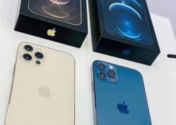 Governo multa Apple e a proíbe de vender celulares sem carregador