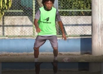 Atacante do São Raimundo acusa supermercado DB de racismo