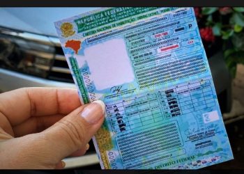 Dirigir com a CNH antiga pode gerar multa? Confira como solicitar a nova habilitação