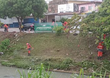 Igarapé da Cachoeirinha recebe ação de limpeza da Prefeitura