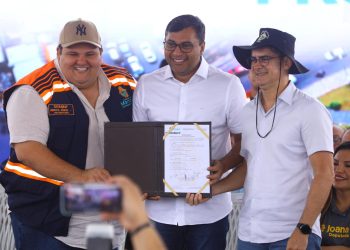Wilson Lima e David Almeida assinam ordem de serviço para construção do Complexo Viário Bola do Produtor