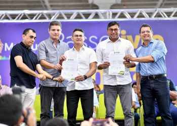 Prefeito David Almeida e governador Wilson Lima reforçam compromisso com estudantes e assinam renovação do Passe Livre Estudantil 2023