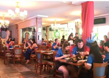 Feijoada no Restaurante Barollo reuniu torcedores com ornamentação temática