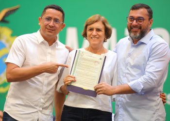 Wilson Lima entrega 355 títulos de imóveis e reassenta famílias das comunidades da Sharp e Manaus 2000