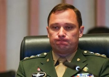 Moraes homologa acordo de delação premiada e concede liberdade a Mauro Cid, ex-ajudante de Bolsonaro