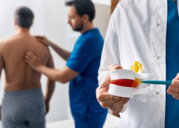 Hérnia de disco: entenda o que causa a condição e saiba como evitá-la