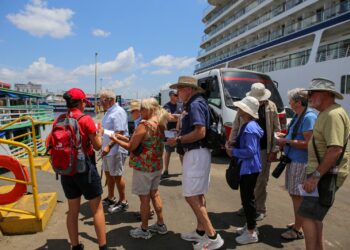 Sétimo cruzeiro da temporada 2023/2024 chega a Manaus