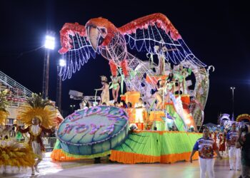 Carnaval na Floresta: Escolas de Samba do Grupo de Acesso A disputam o direito de ingressar na elite do Carnaval de Manaus
