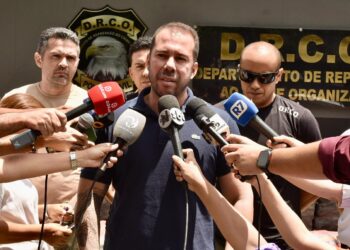 Operação prende trio e apreende 2,8 toneladas de drogas, armamentos e uma lancha