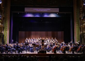 Estreia de ‘Carmina Burana’ na Temporada dos Corpos Artísticos encanta amazonenses e turistas no Teatro Amazonas