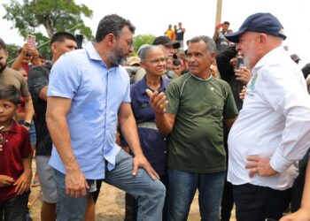 Em visita a comunidades de Manaquiri, Alvarães e Tefé, Wilson Lima reforça pedidos de apoio no enfrentamento à estiagem ao presidente da República