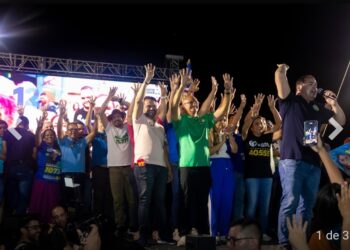 Cearazin Semisera se reúne com moradores do Jorge Teixeira e participa de comício lotado no Alvorada ao lado de Roberto Cidade