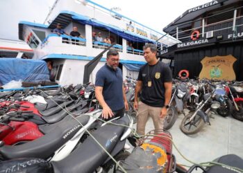 Governador Wilson Lima acompanha chegada de maior número de motocicletas recuperadas em operação policial