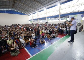 Governador Wilson Lima acompanha última edição do Governo Presente em 2025, com ação especial de Natal na zona sul