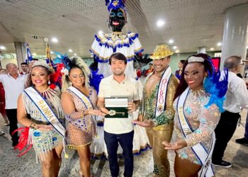 Carnaval 2026 é oficialmente aberto em Manaus com a tradicional chegada da Kamélia