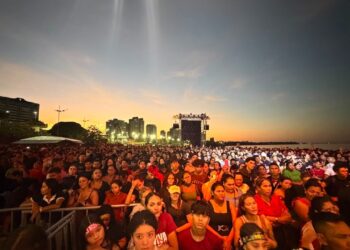 Multidão volta à Ponta Negra para a segunda edição do Amanhecer Manaus